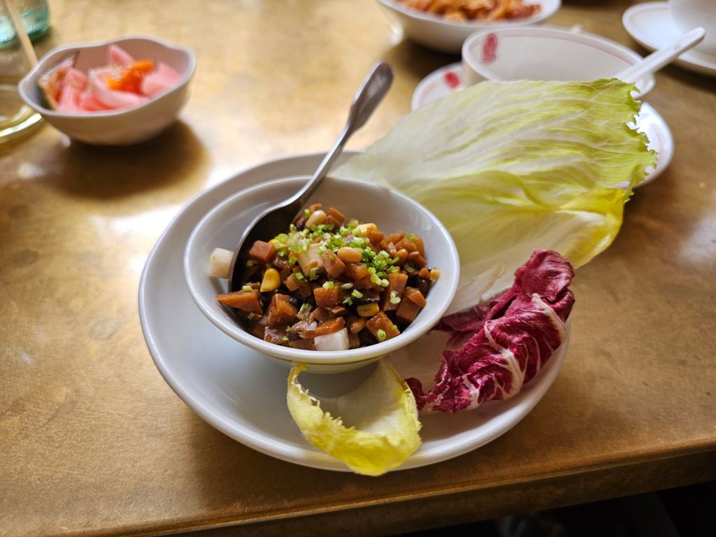 lettuce wrap in dish for mixture in bowl